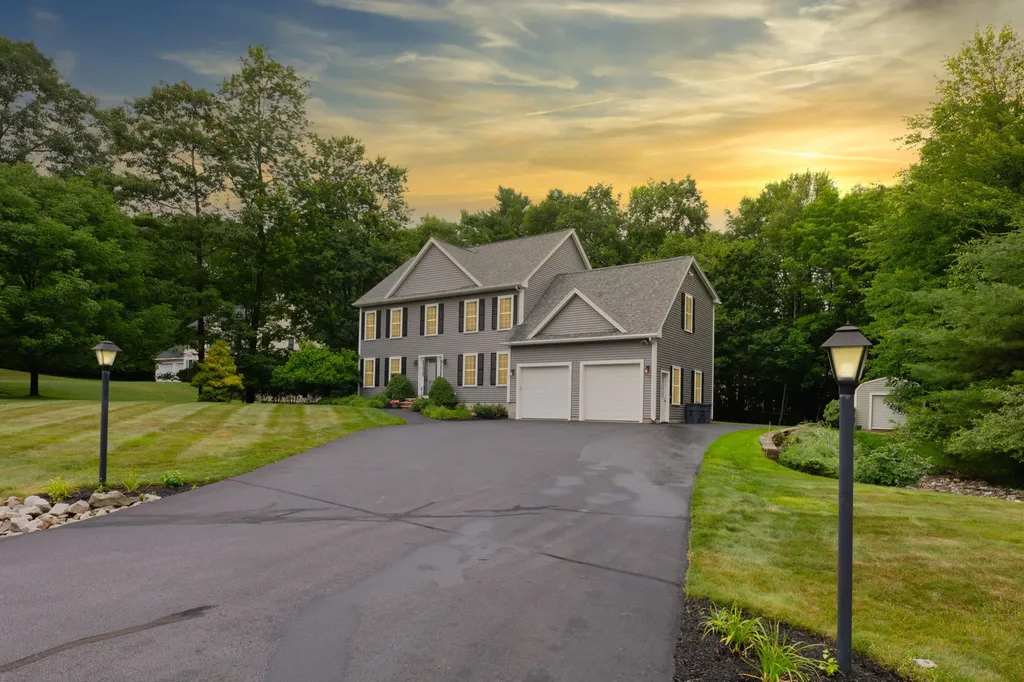 2 Highpointe Circle Kittery ME 03904