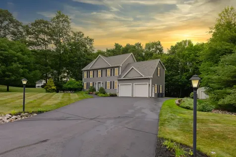 2 Highpointe Circle Kittery ME 03904