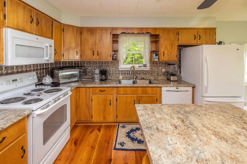 2597 Atlantic Highway Lincolnville ME 04849