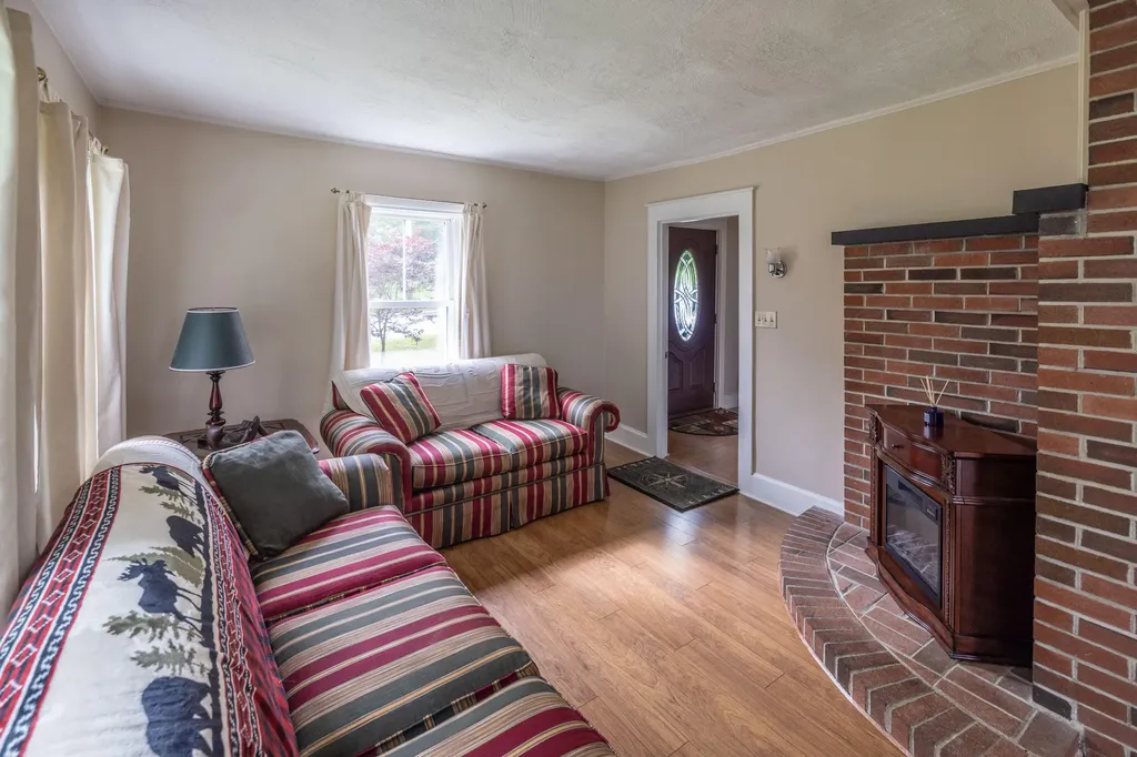 2597 Atlantic Highway Lincolnville ME 04849