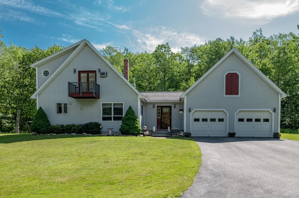 90 Hunts Meadow Road Pittston ME 04345