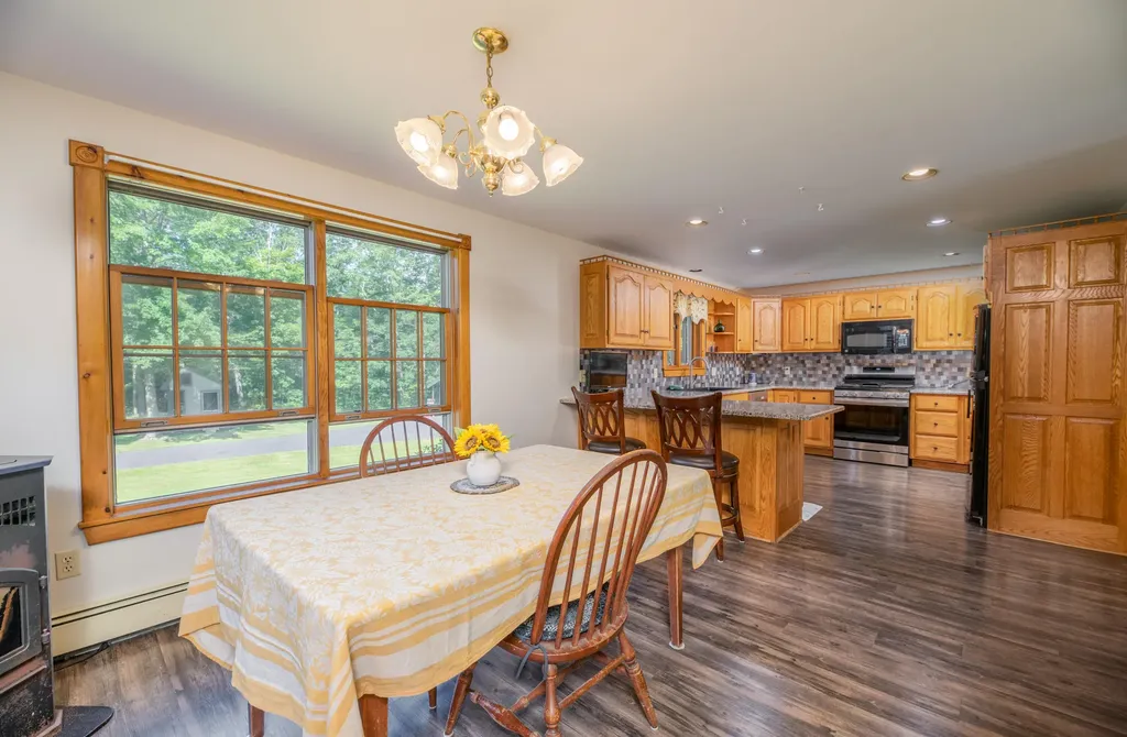 90 Hunts Meadow Road Pittston ME 04345