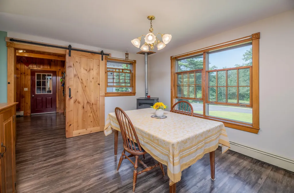90 Hunts Meadow Road Pittston ME 04345