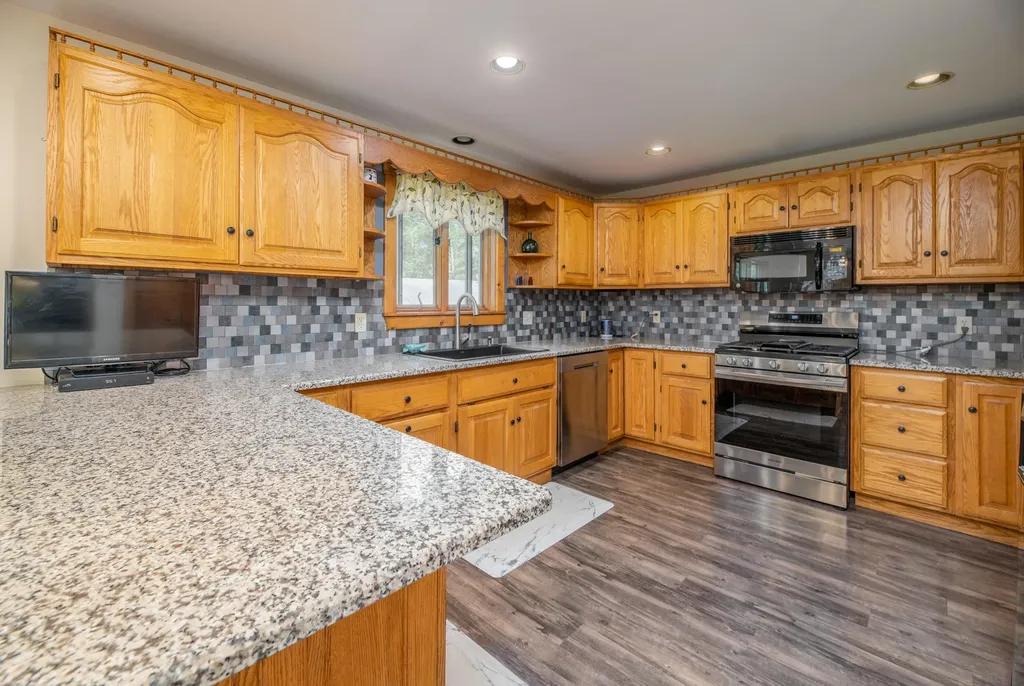 90 Hunts Meadow Road Pittston ME 04345