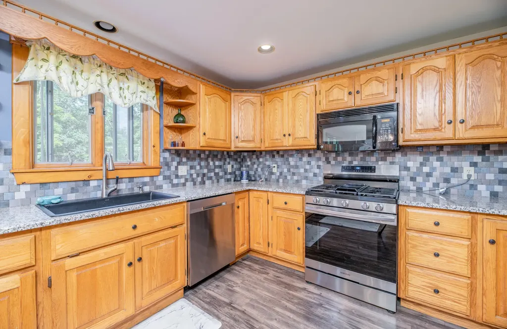 90 Hunts Meadow Road Pittston ME 04345
