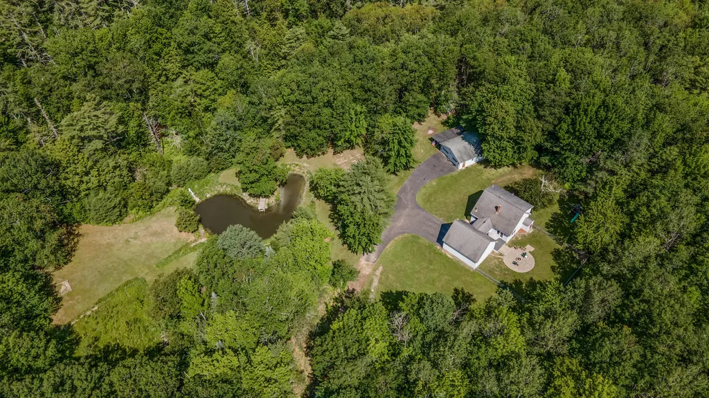 90 Hunts Meadow Road Pittston ME 04345