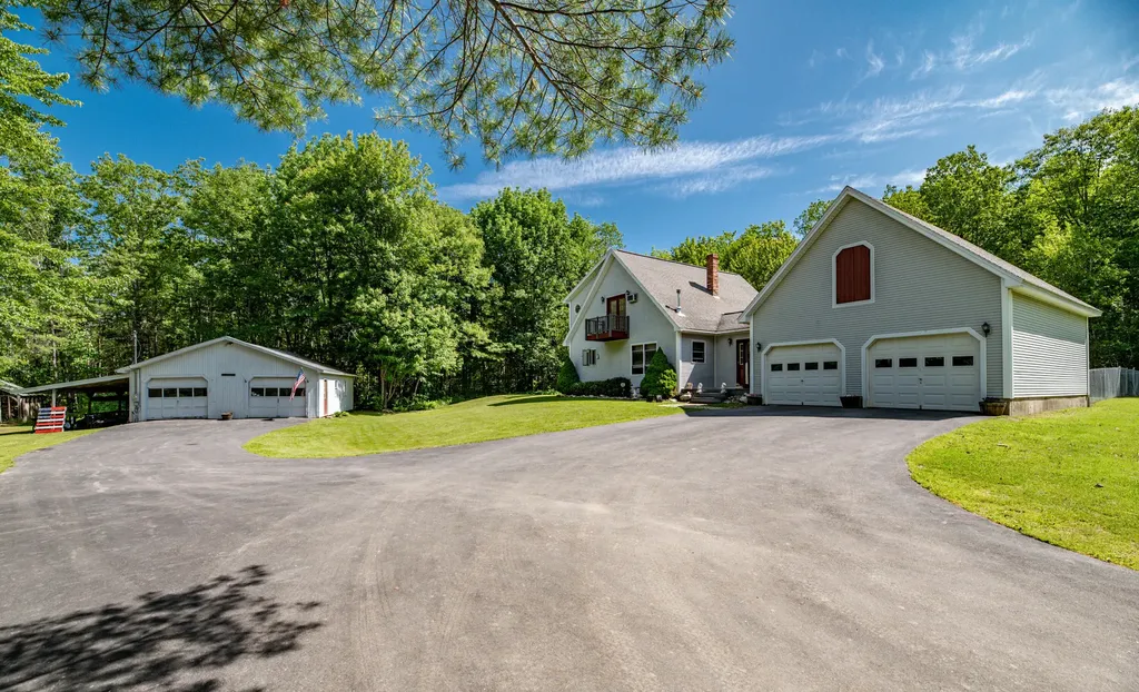 90 Hunts Meadow Road Pittston ME 04345