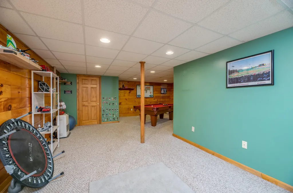 90 Hunts Meadow Road Pittston ME 04345