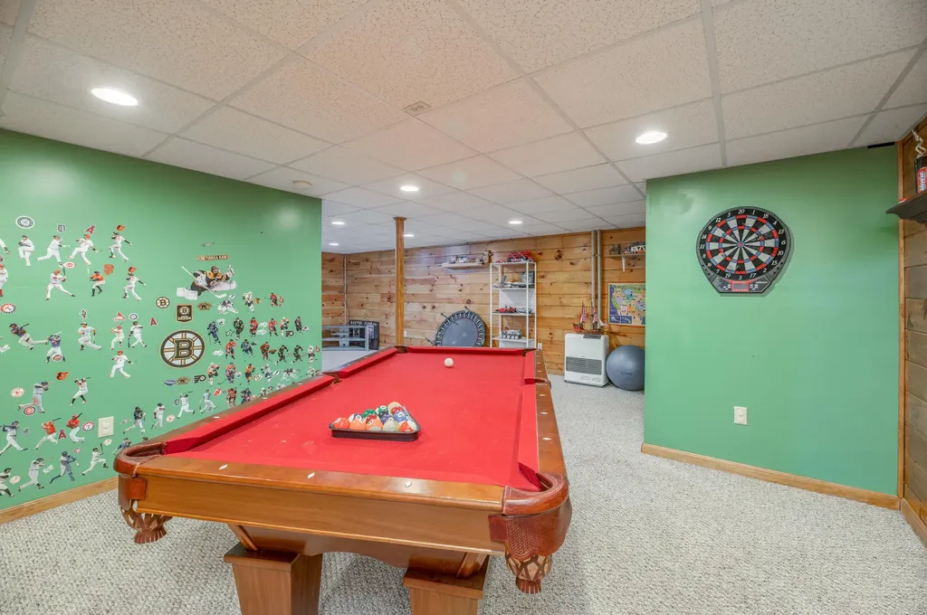 90 Hunts Meadow Road Pittston ME 04345