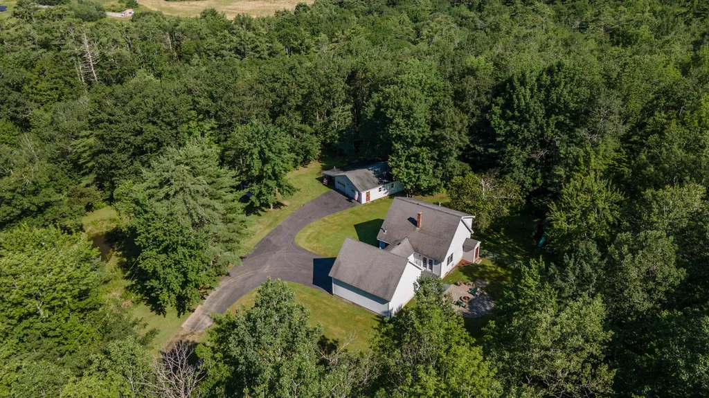 90 Hunts Meadow Road Pittston ME 04345