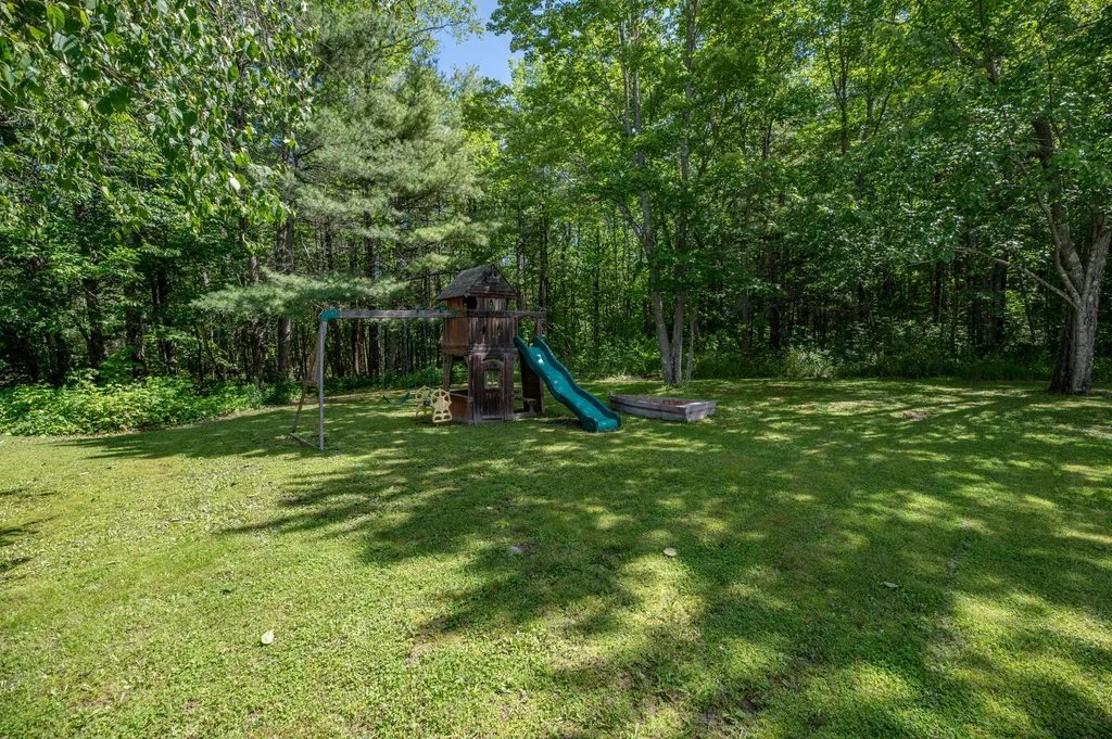 90 Hunts Meadow Road Pittston ME 04345