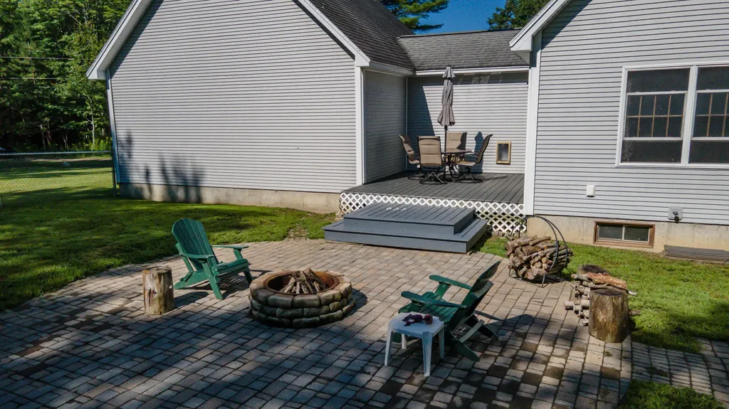 90 Hunts Meadow Road Pittston ME 04345