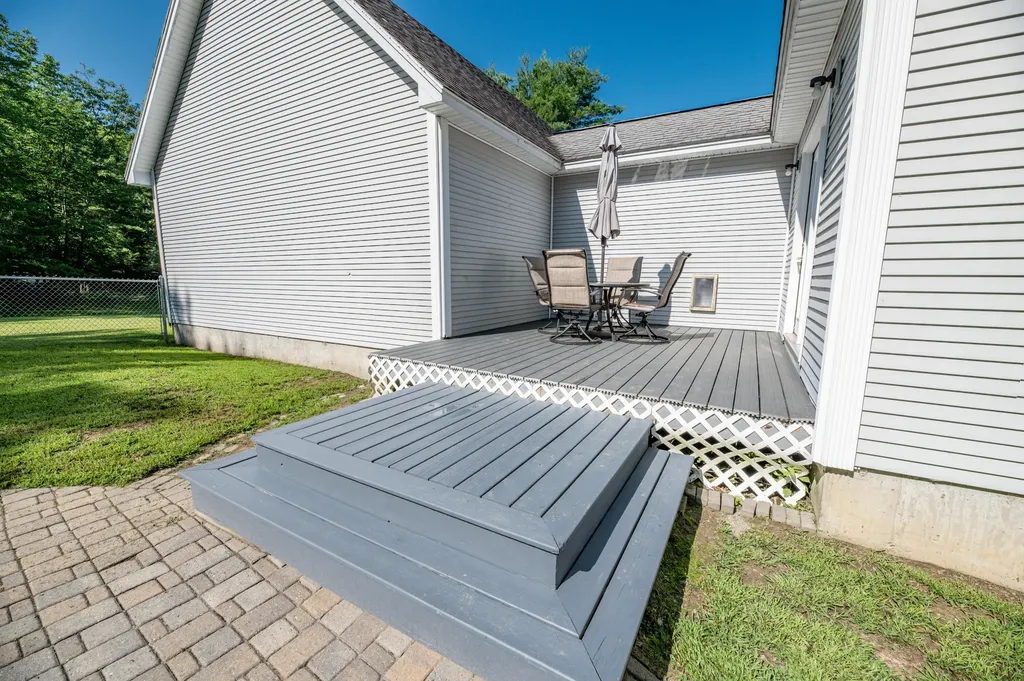 90 Hunts Meadow Road Pittston ME 04345