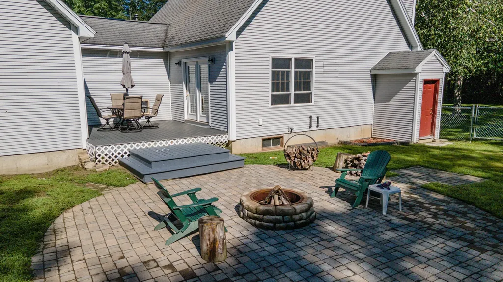 90 Hunts Meadow Road Pittston ME 04345