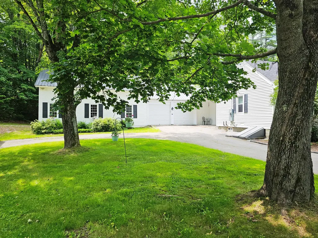 733 Waterville Road Skowhegan ME 04976