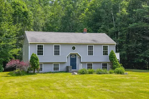 101 Kansas Road Naples ME 04055