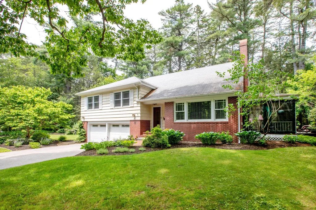 17 Meadowbrook Road Brunswick ME 04011