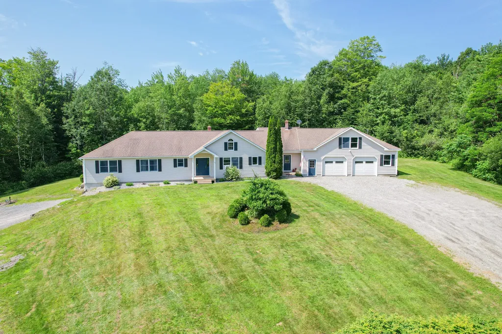 11 Charlie's Way Readfield ME 04355