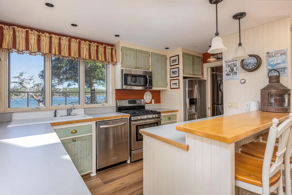 12 Beach Road Portland ME 04108
