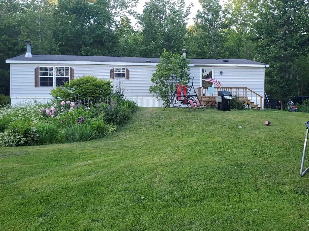10 Bush Road Clinton ME 04927