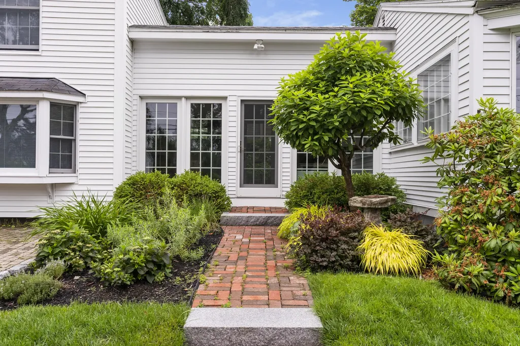 2 Pearl Street Kennebunkport ME 04046