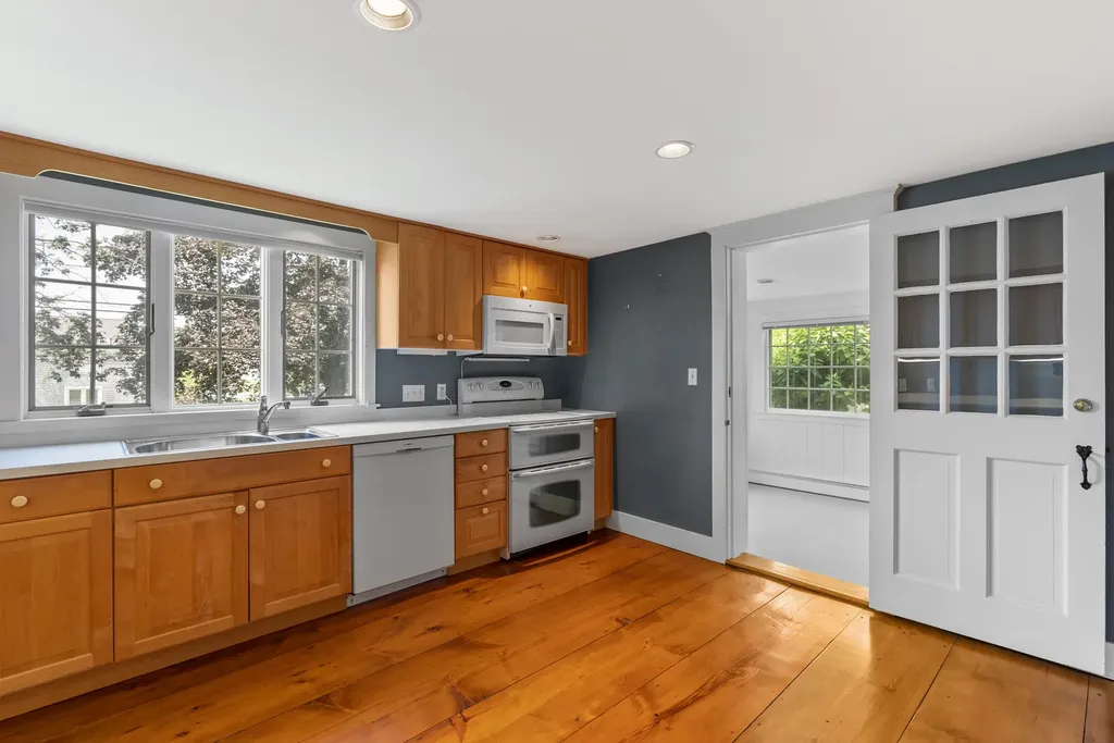 2 Pearl Street Kennebunkport ME 04046