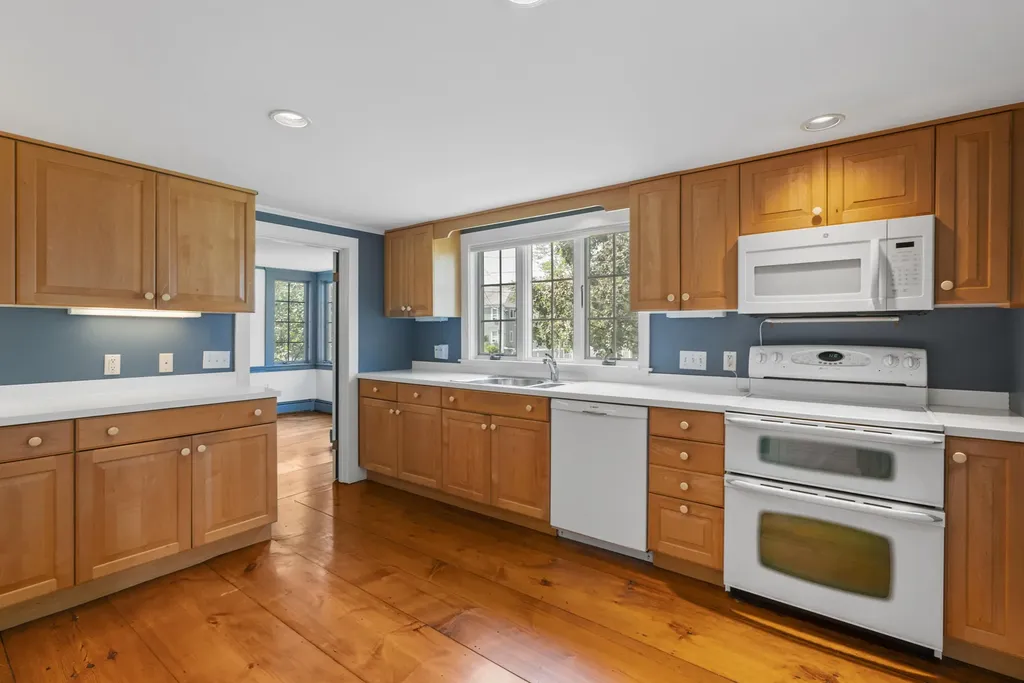 2 Pearl Street Kennebunkport ME 04046
