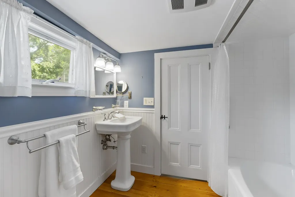 2 Pearl Street Kennebunkport ME 04046