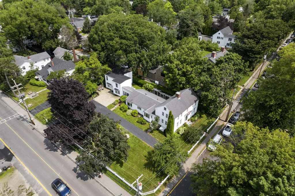 2 Pearl Street Kennebunkport ME 04046