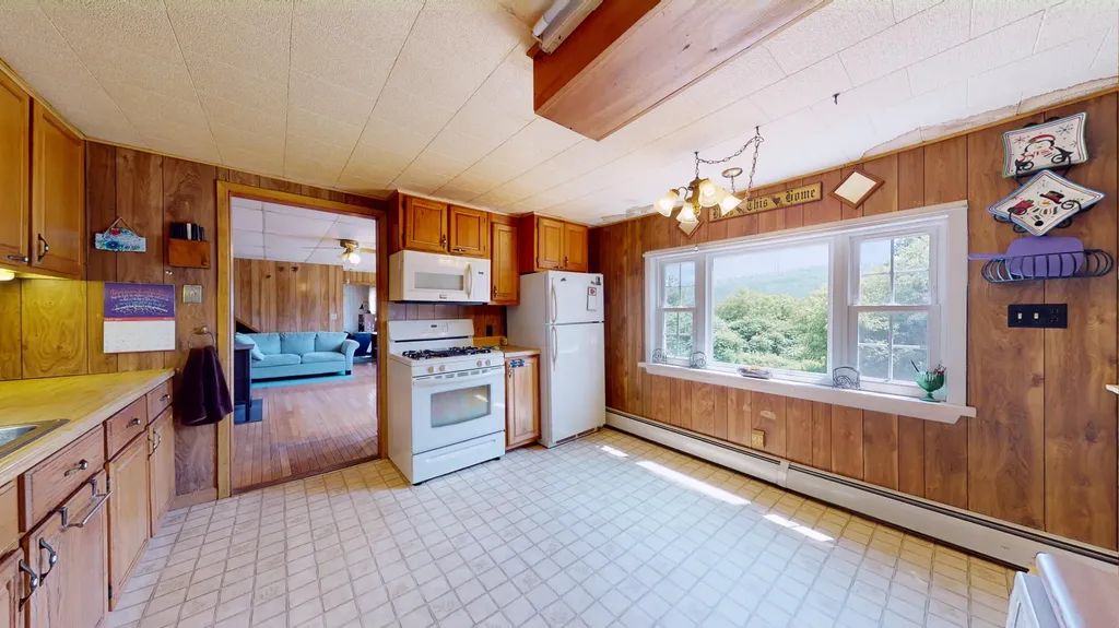 287 East Road Wales ME 04280