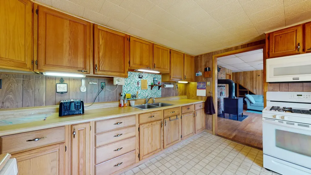 287 East Road Wales ME 04280