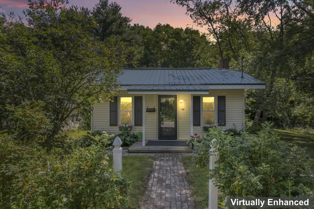 44 Greenville Street Hallowell ME 04347