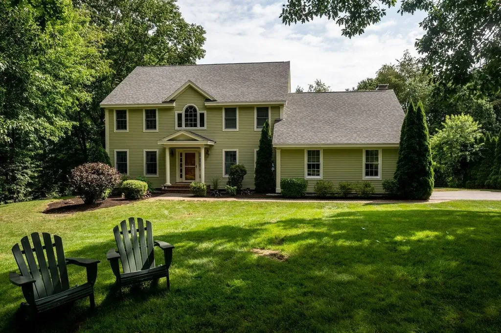 18 Jeffrey Drive York ME 03909