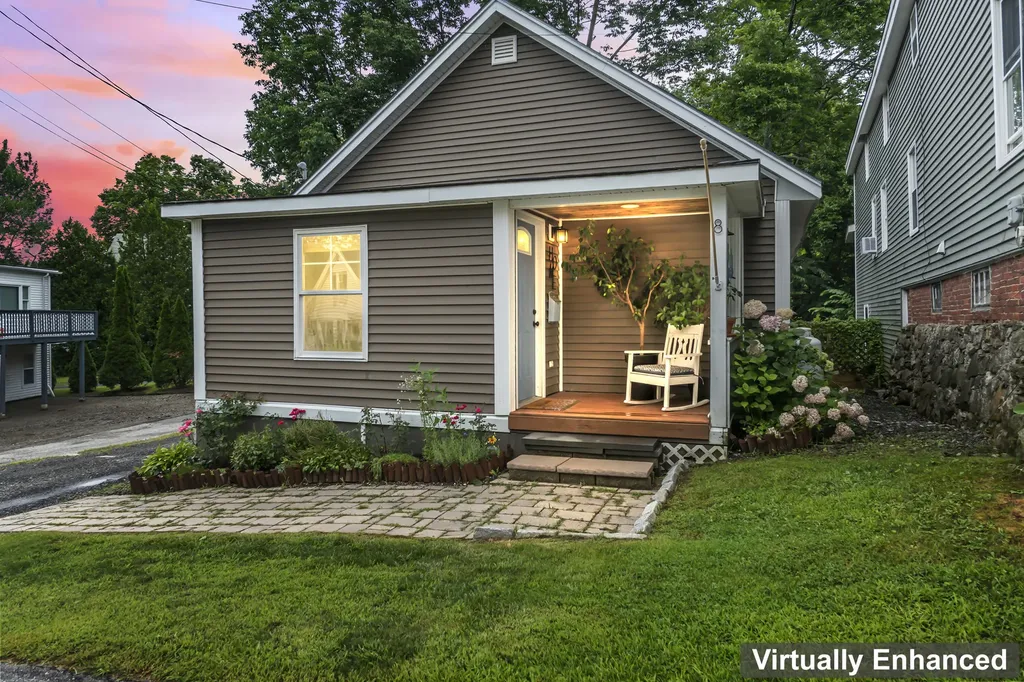 8 Oak Street Gardiner ME 04345