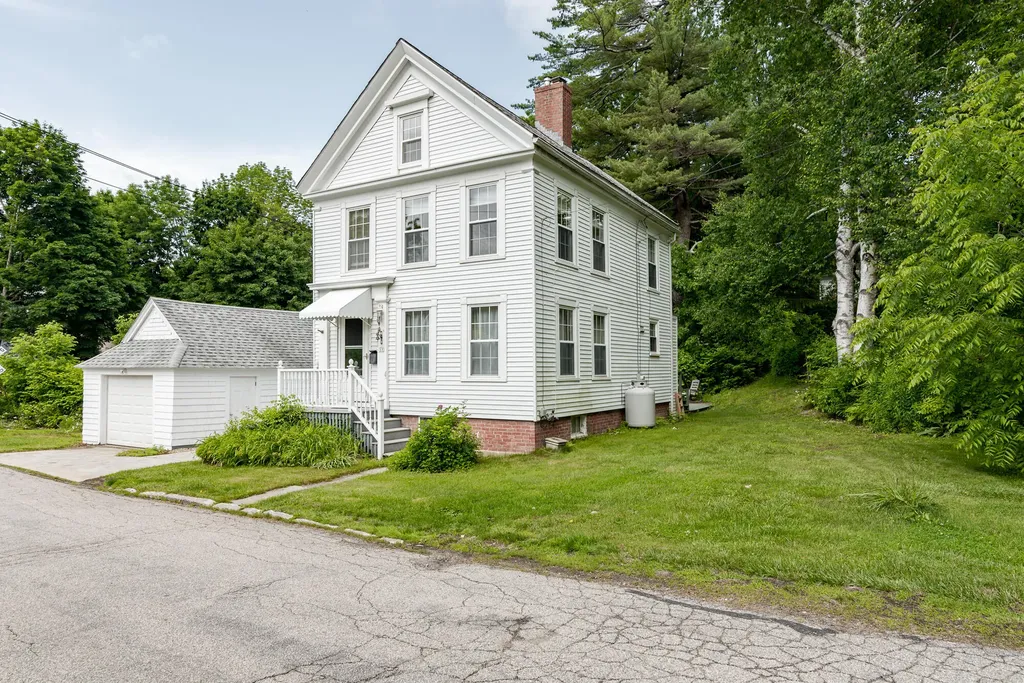 15 Pine Street Kittery ME 03904