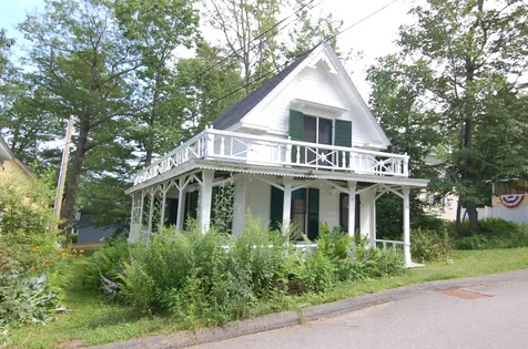 10 Maple Street Northport ME 04849