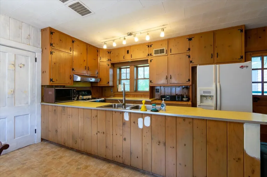 1014 Main Street Waldoboro ME 04572