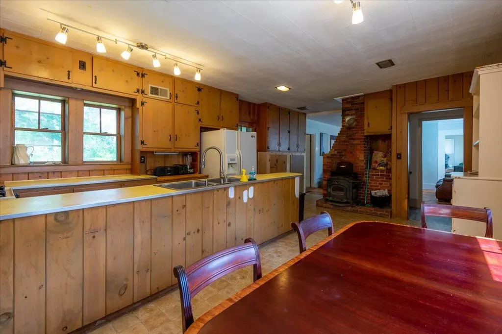 1014 Main Street Waldoboro ME 04572
