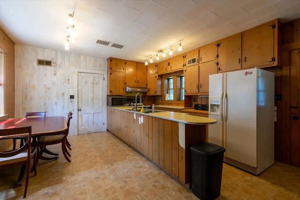 1014 Main Street Waldoboro ME 04572