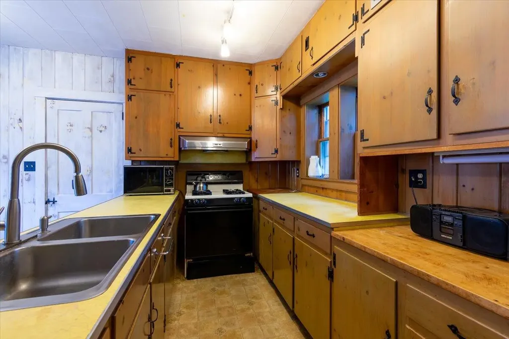 1014 Main Street Waldoboro ME 04572