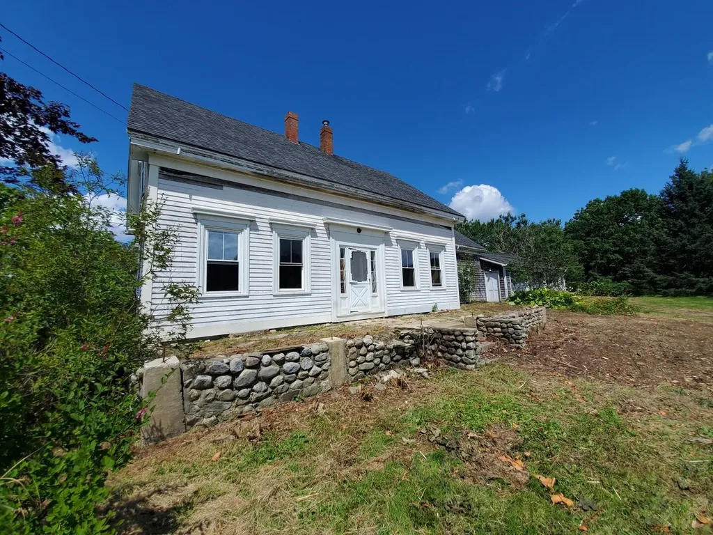 343 W Main Street Searsport ME 04974