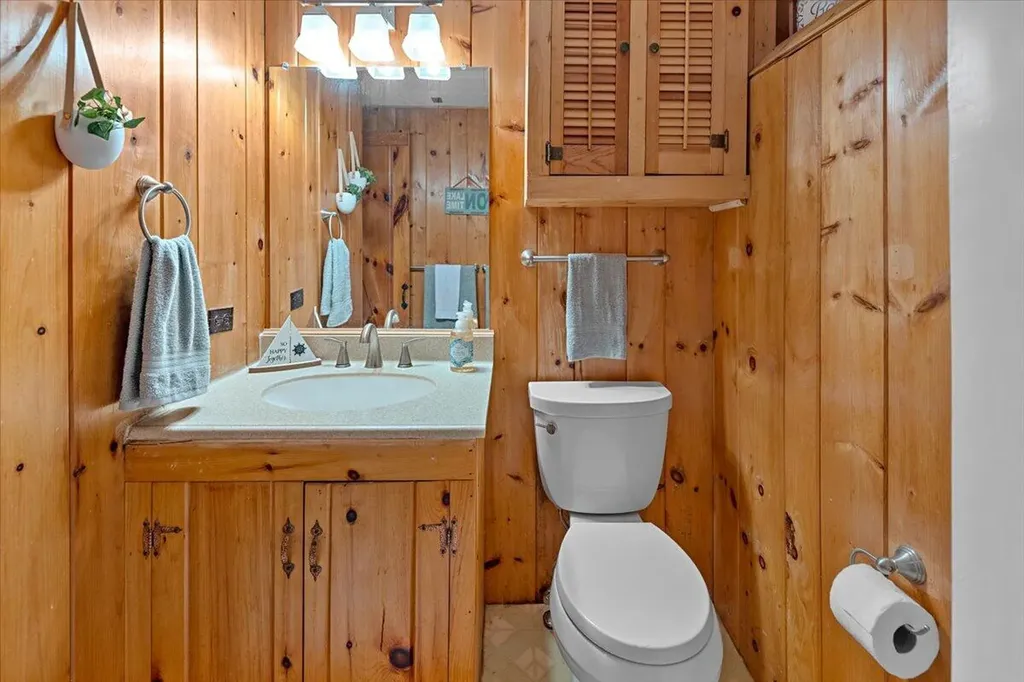 7 Scenic View Drive Naples ME 04055