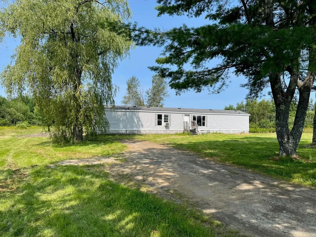 74 S Pleasant Street Bowdoinham ME 04008