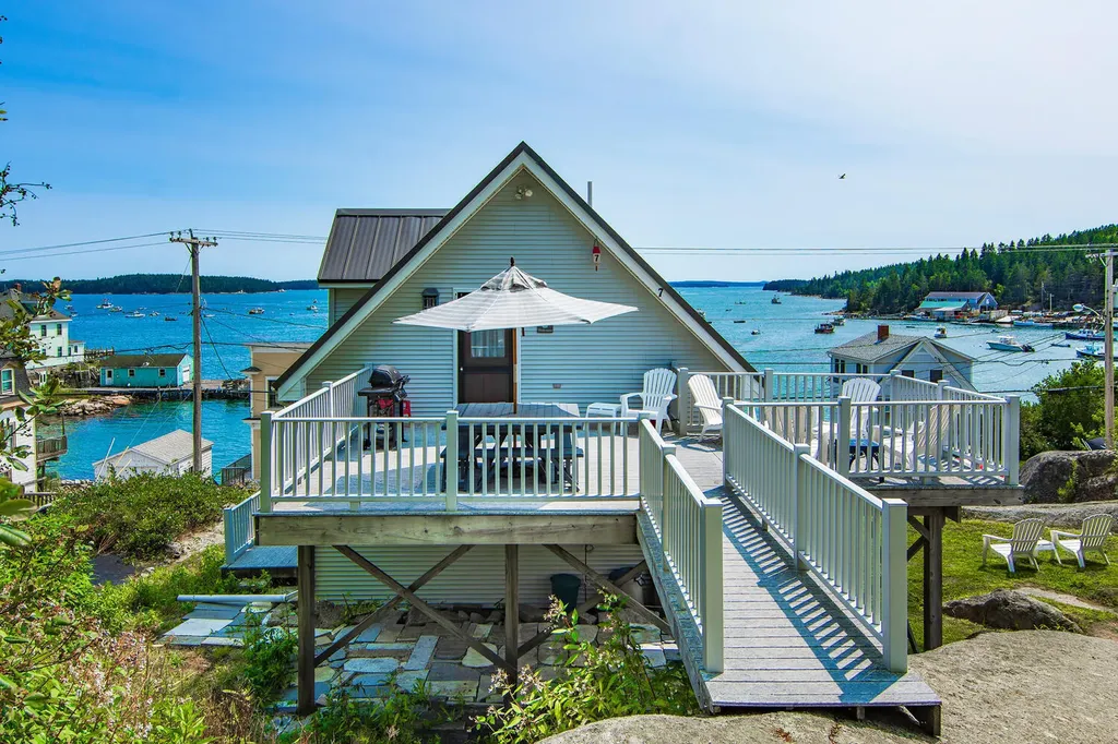 7 Highland Avenue Stonington ME 04681