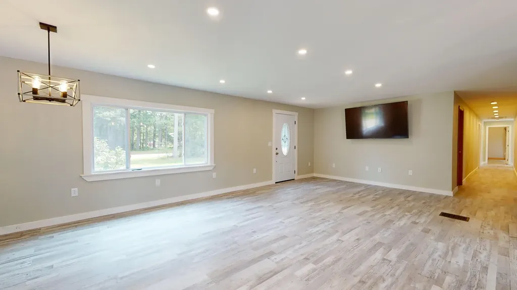 38 Skeetfield Road Oxford ME 04270