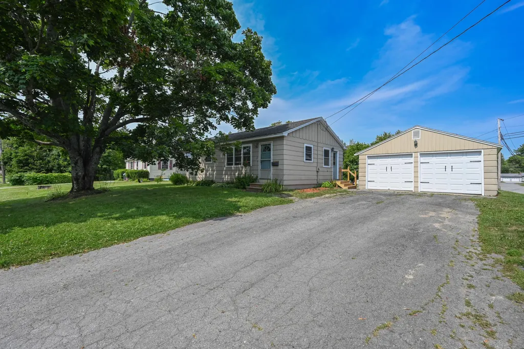 22 Robinhood Drive Brewer ME 04412