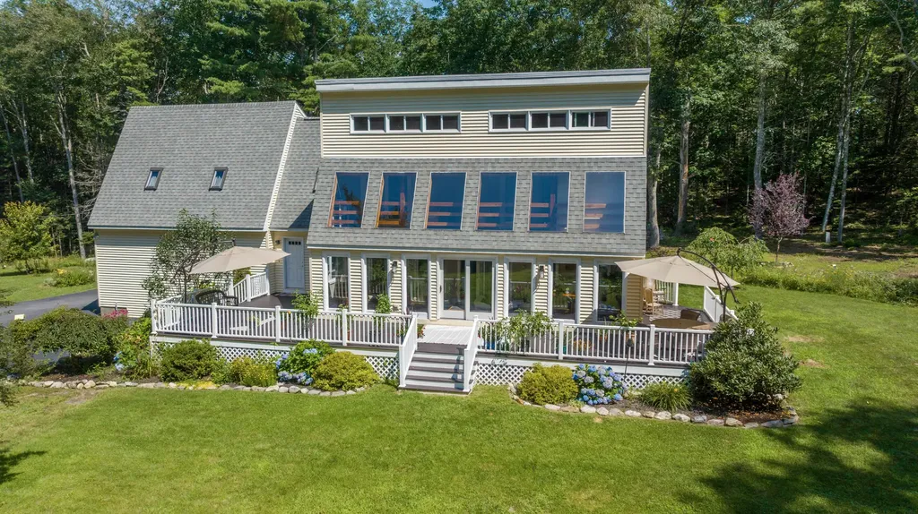 8 Heritage Lane Freeport ME 04032