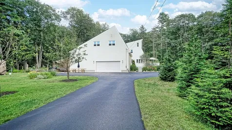 8 Heritage Lane Freeport ME 04032