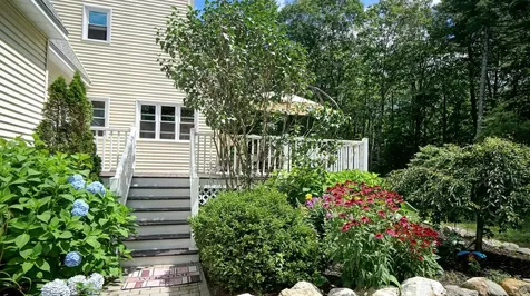8 Heritage Lane Freeport ME 04032