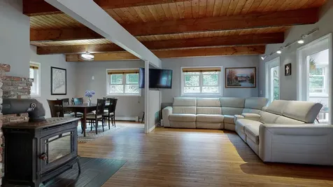 8 Heritage Lane Freeport ME 04032